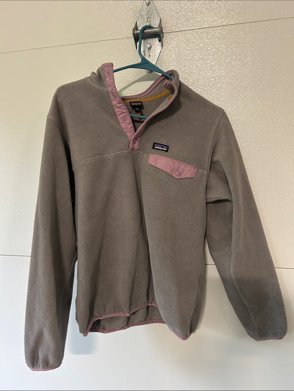 Patagonia synchilla Gray Fleece Zip Pullover with Pink Trim